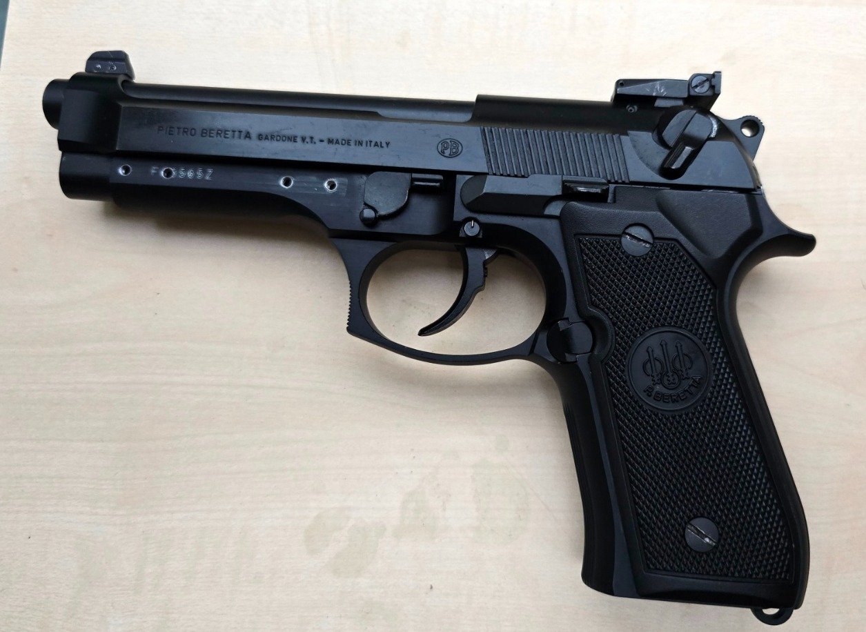 Beretta FS 92, 9mm, mit Zubehör, Reddot, Montage, 4 Magazine, Griff – Bild 6