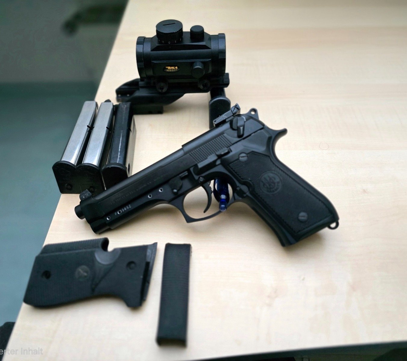 Beretta FS 92, 9mm, mit Zubehör, Reddot, Montage, 4 Magazine, Griff – Bild 2