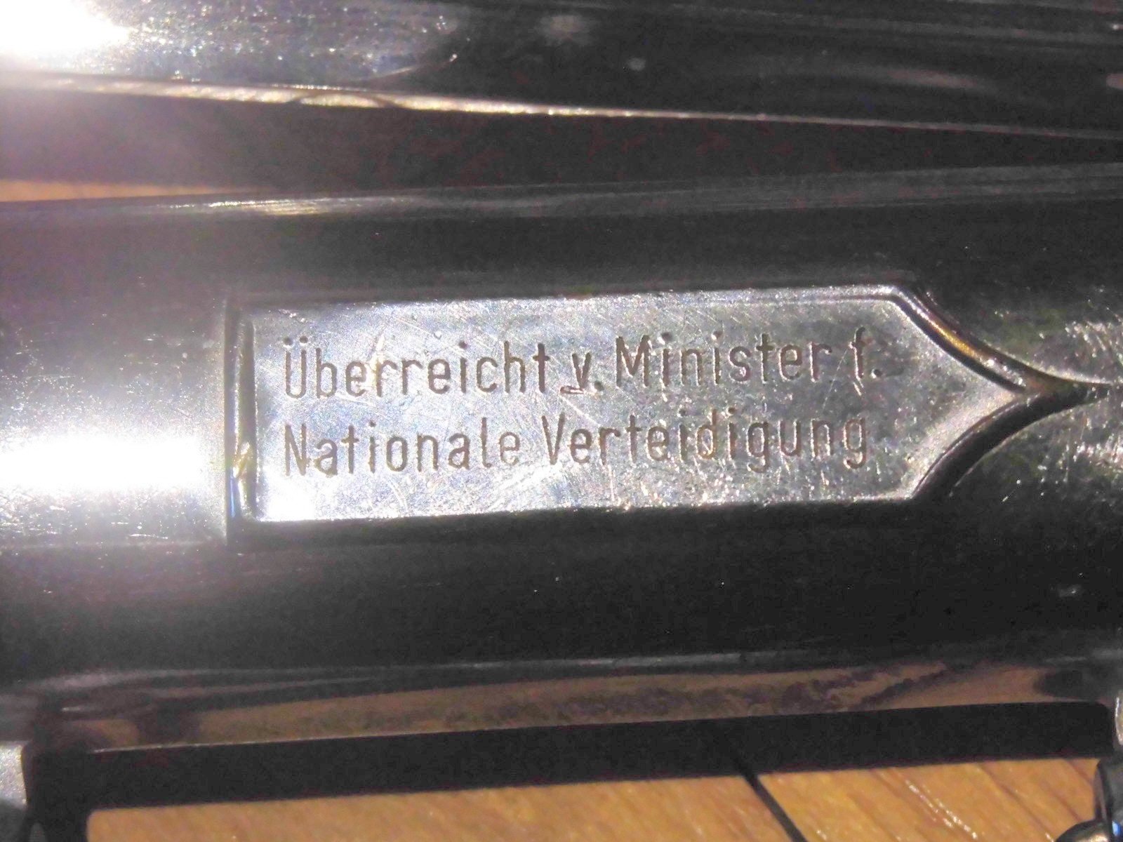 DDR, NVA Dolch für Offiziere mit Gehänge, Gürtel, Schüzenschnur und Gravur auf Scheide – Bild 1