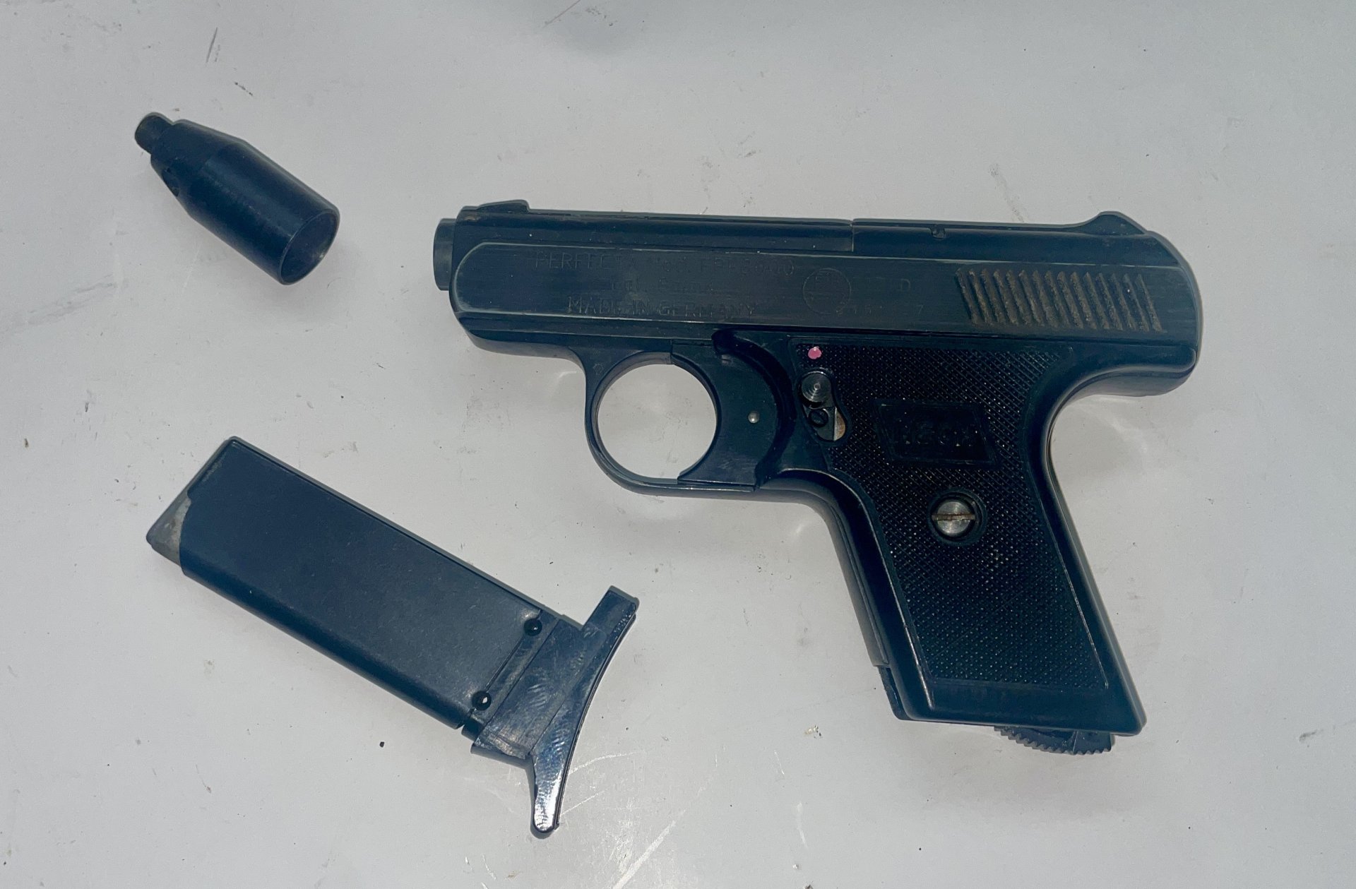 Pistole Perfecta FBI 8000. Reck 8 mm Knall Walther UMAREX – Bild 1
