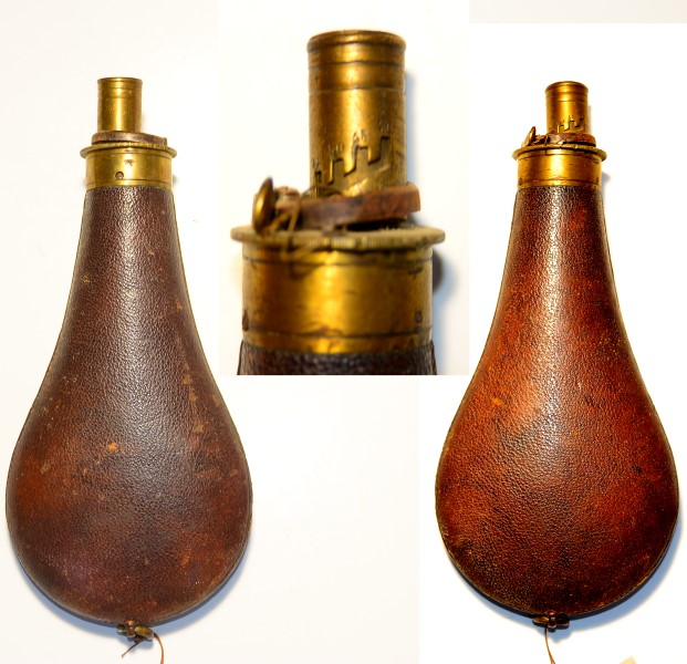 original Pulverflasche, Blech mit Lederüberzug – Bild 1
