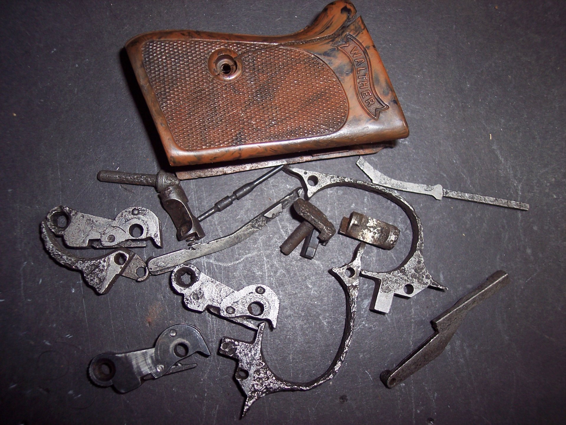 Konvolut Walther PPk Teile (MP40 38 44 MG34 42 P08 Sturmgewehr HSC) Sammlung unbekannt Dachbodenfund – Bild 2