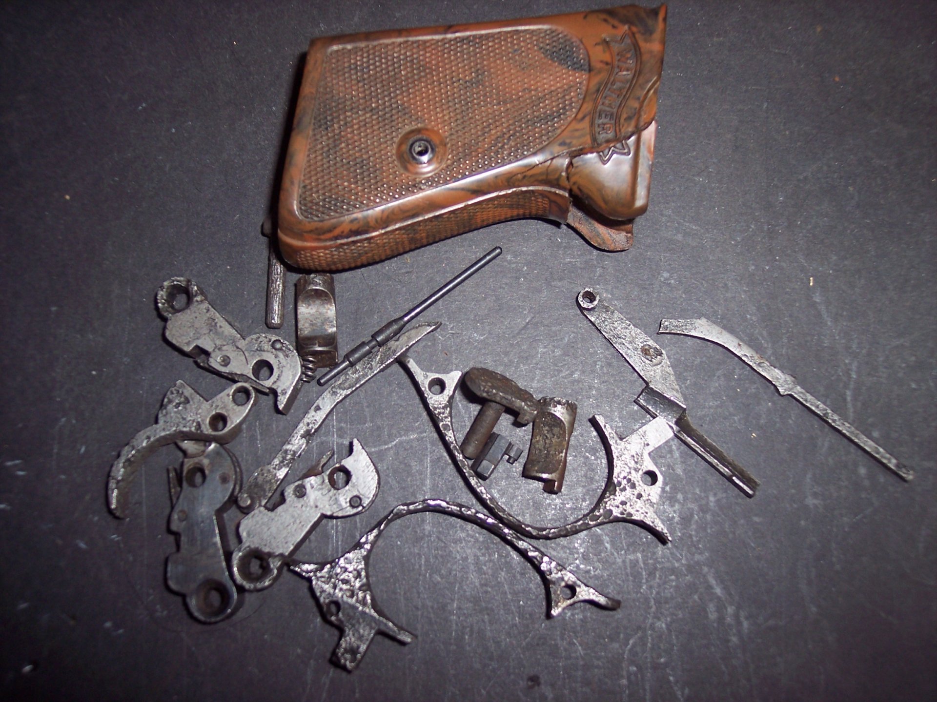 Konvolut Walther PPk Teile (MP40 38 44 MG34 42 P08 Sturmgewehr HSC) Sammlung unbekannt Dachbodenfund – Bild 1