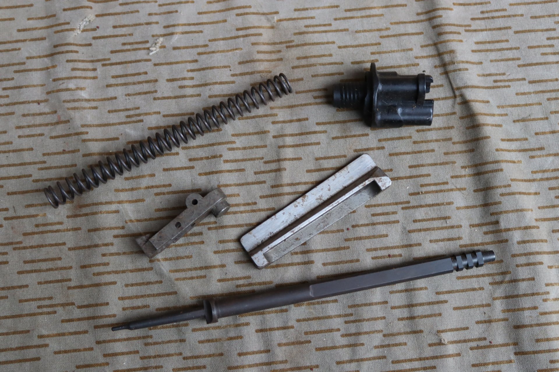 Konvolut Karabiner 98k K98k Ersatzteile Schlagbolzen Schlösschen – Bild 1