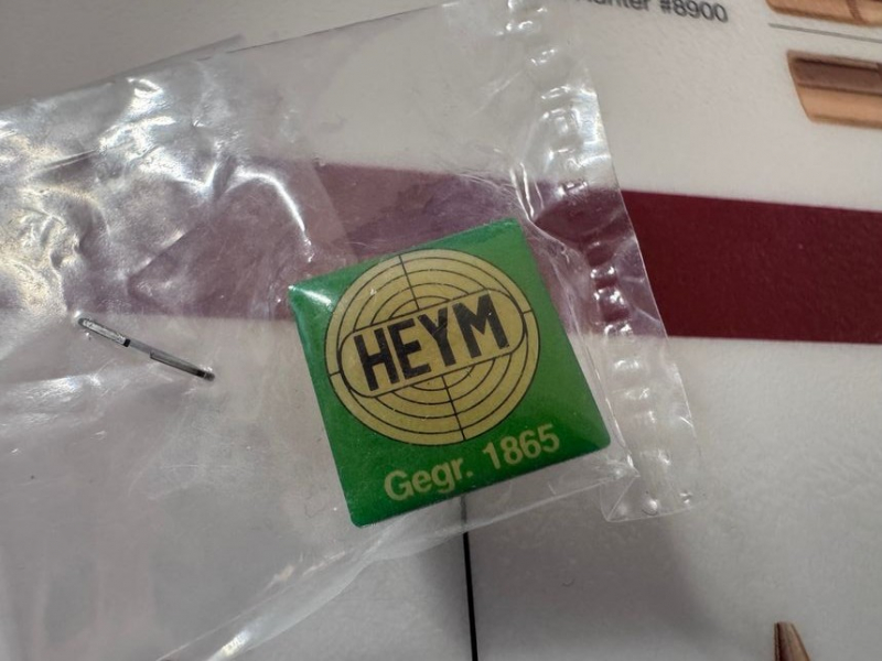 HEYM Pin mit Logo – gegr. 1865 – NEU OVP – Bild 1