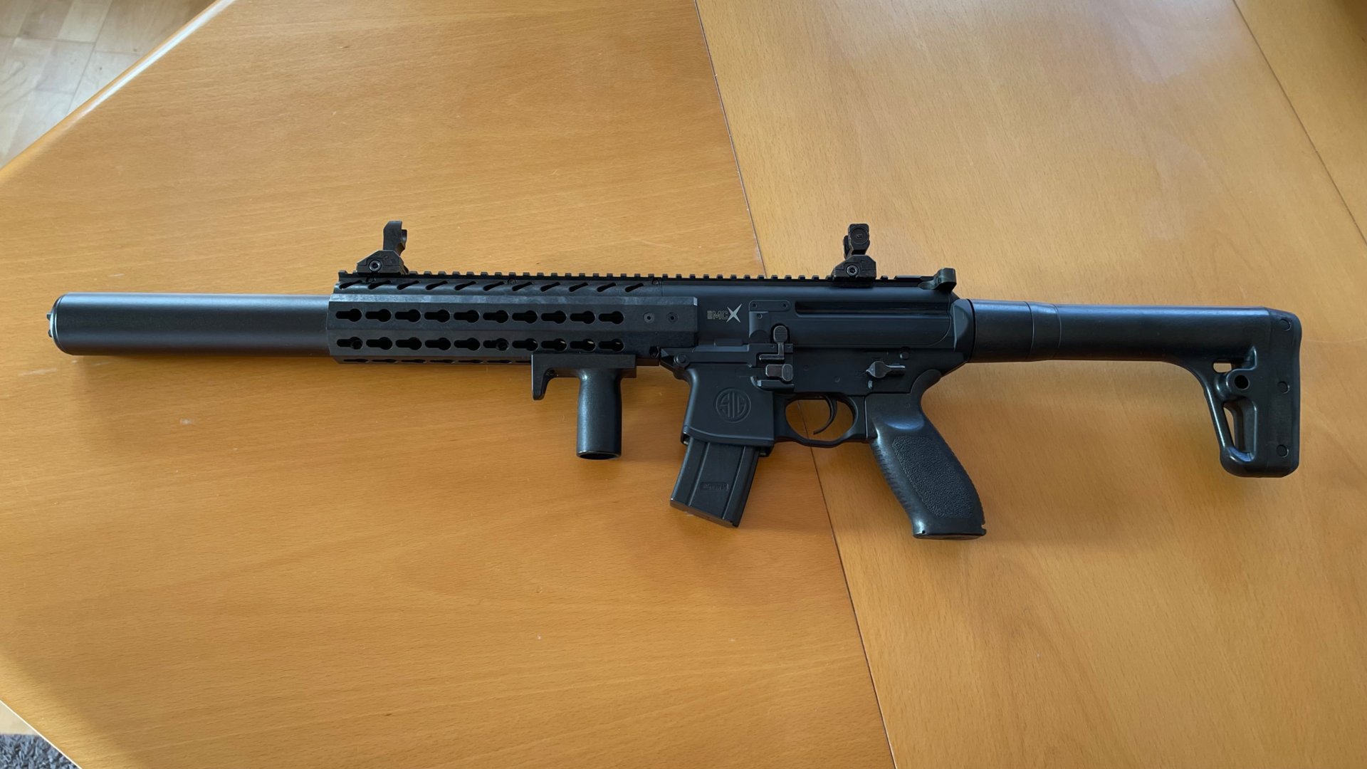 SIG SAUER MCX Co2 Schwarz 4,5 mm Diabolo inkl. Gewehrkoffer – Bild 1