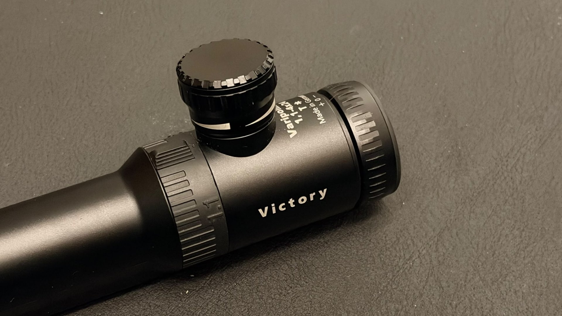 Zeiss Victory Varipoint M 1,1-4x24 T* | Absehen 0 | Leuchtpunkt | Innenschiene | Niggeloh Hülle | ZF – Bild 2
