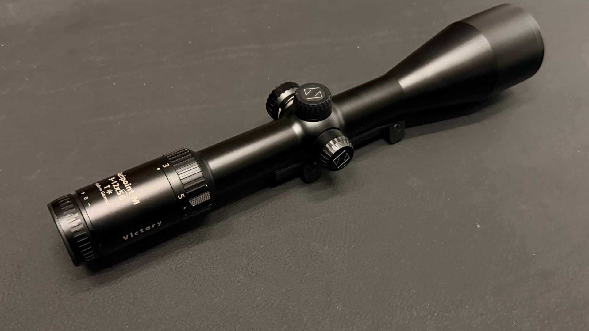 Zeiss Victory Varipoint M 3-12x56 T* | Absehen 56 | Leuchtabsehen | Schiene | Blaser Sattelmontage – Bild 4