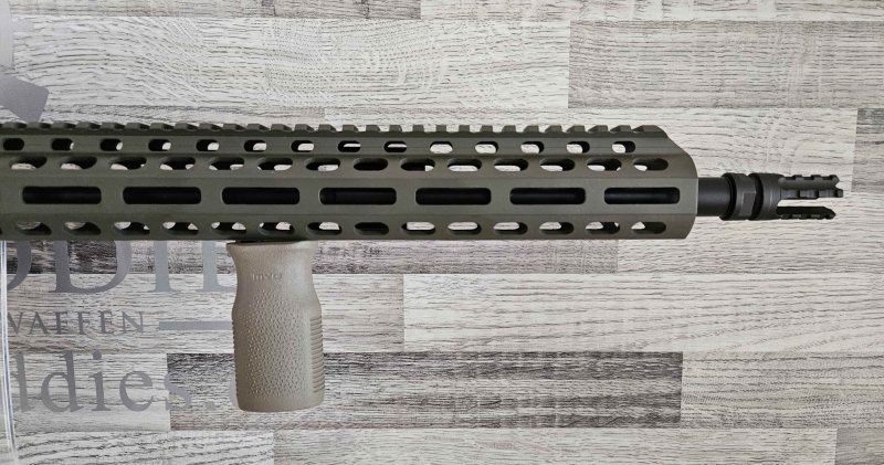 Neuware vom Fachhandel - Schmeisser AR15 M5FL Sondermodell MAGPUL 16,75" OD Green .223Rem – Bild 5