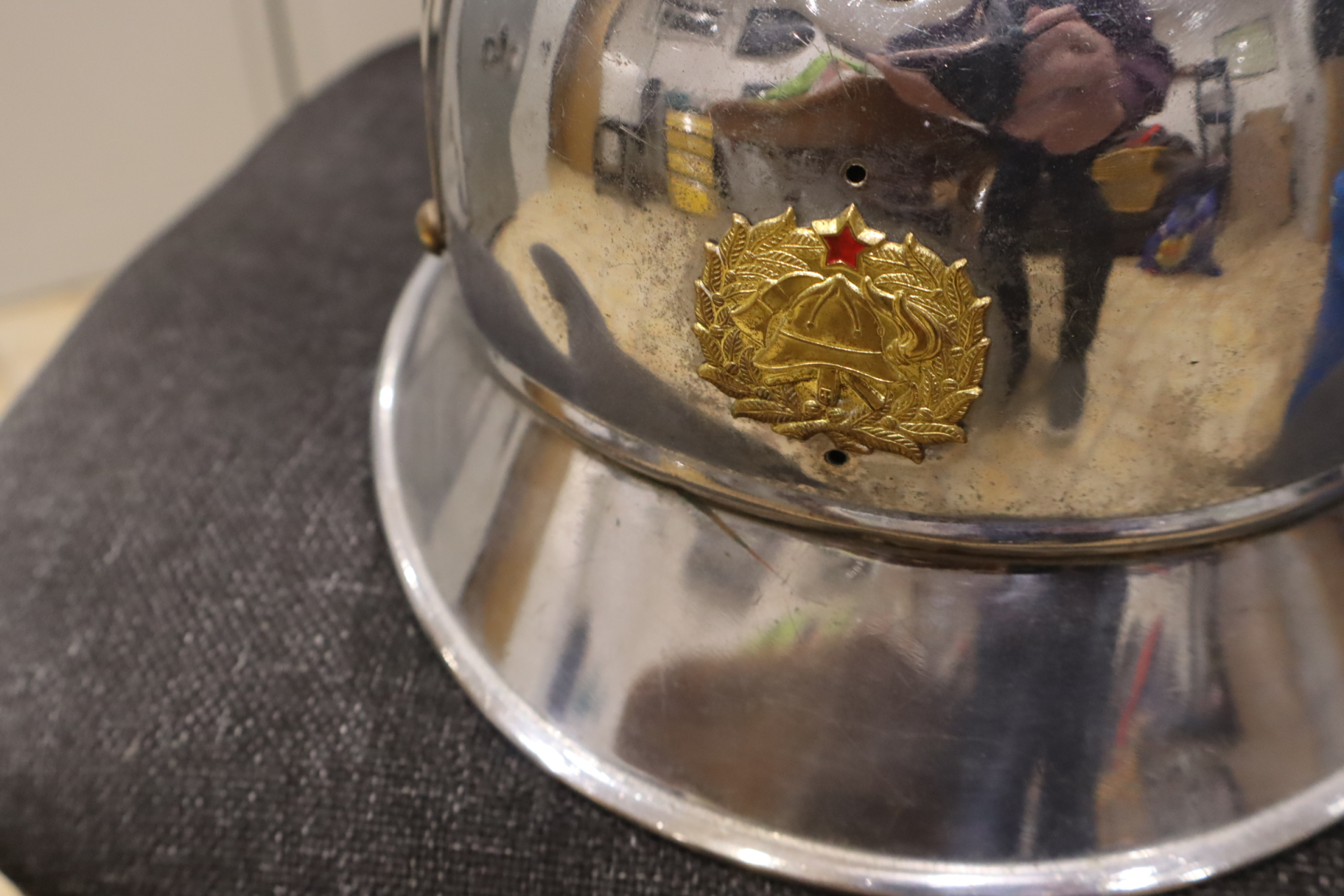 Parade-Feuerwehrhelm aus Jugoslawien 1939-1950 – Bild 3