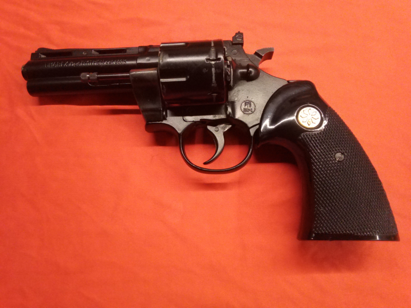 Biete einen Revolver Modell Python.9mm – Bild 1