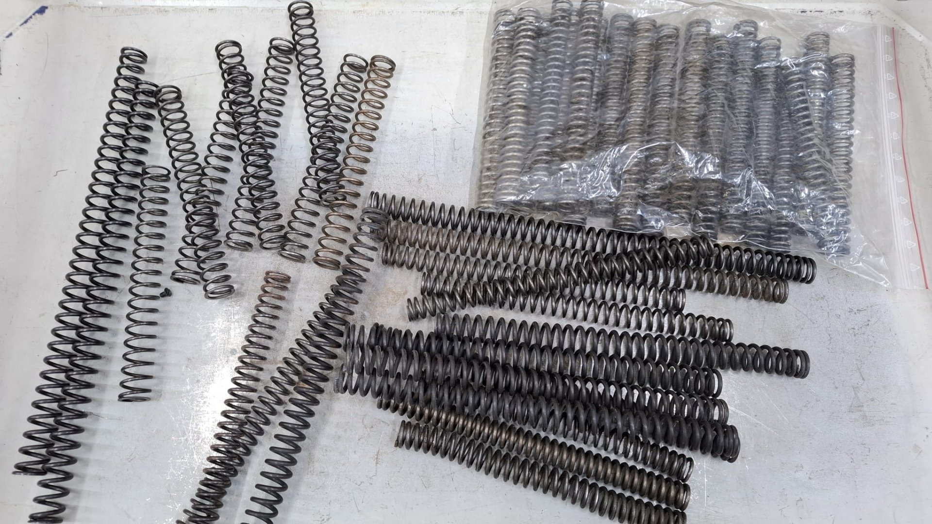Ersatzteile Federn Luftgewehr Luftpistole Exportfeder Weihrauch Diana Hämmerli Feinwerkbau etc – Bild 1