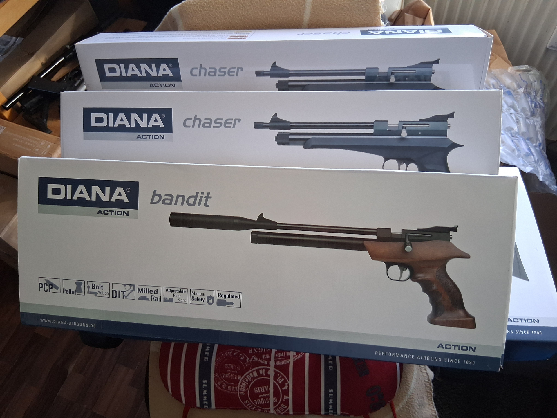 4 x DIANA Kartons mit schwarze Tragetaschen. – Bild 2