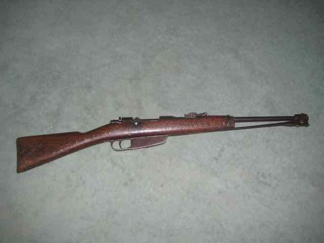 Carcano, Kavalleriekarabiner M38 mit Klappbajonett, Lauf ist innen rostig, Teileträger – Bild 1