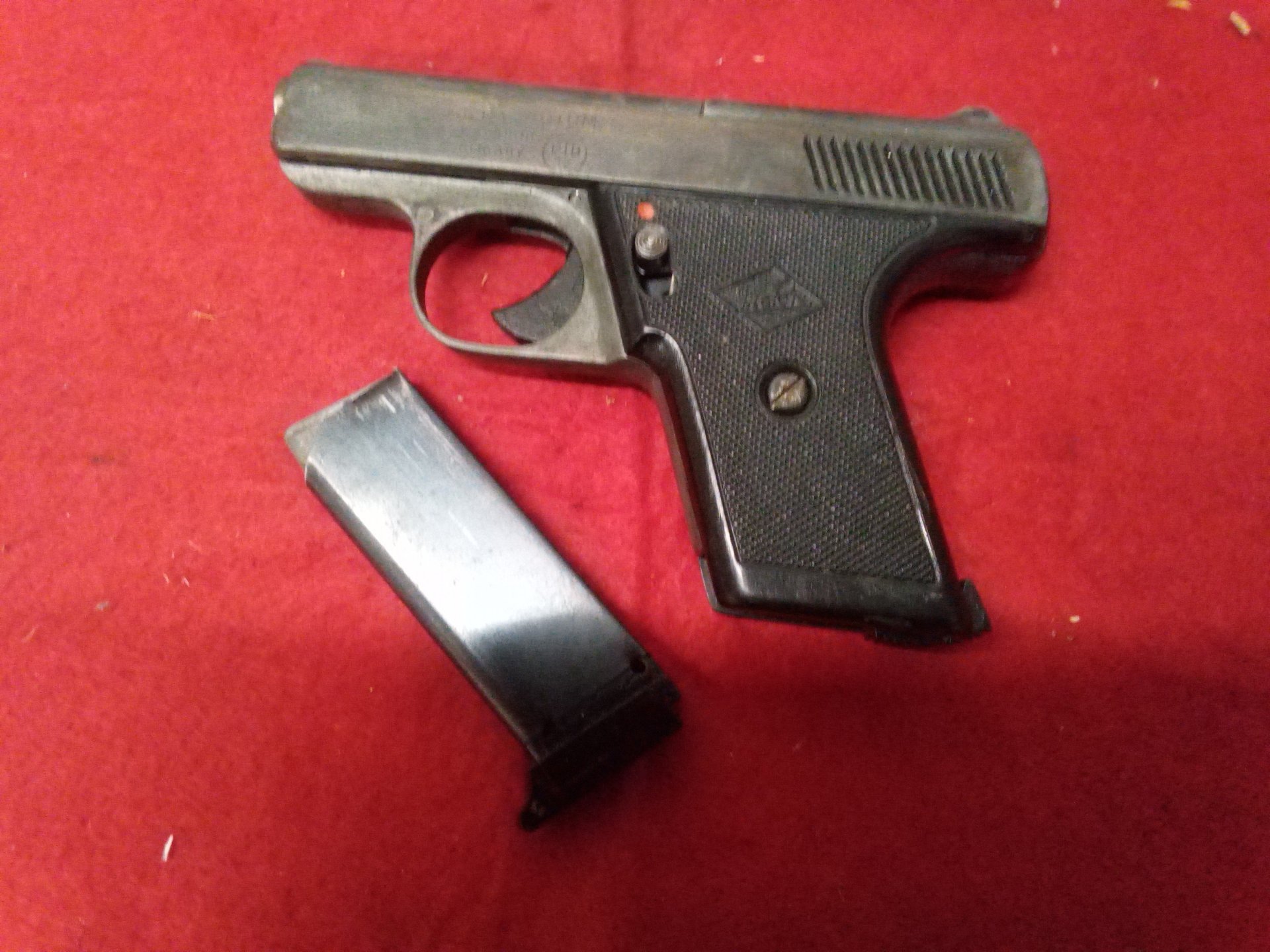 Pistole Modell G5.KALIBER 8MM.KNALL – Bild 2