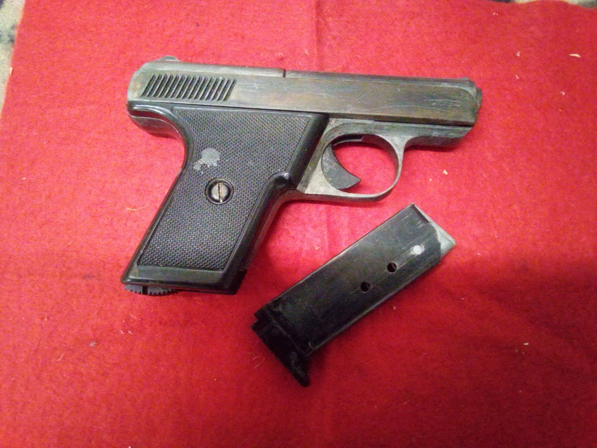 Pistole Modell G5.KALIBER 8MM.KNALL – Bild 1