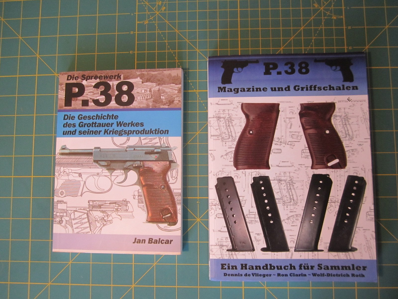 "Die Spreewerk P.38" von Jan Balcar und "P.38 Magazine und Griffschalen" von de Vlieger u.a. – Bild 1