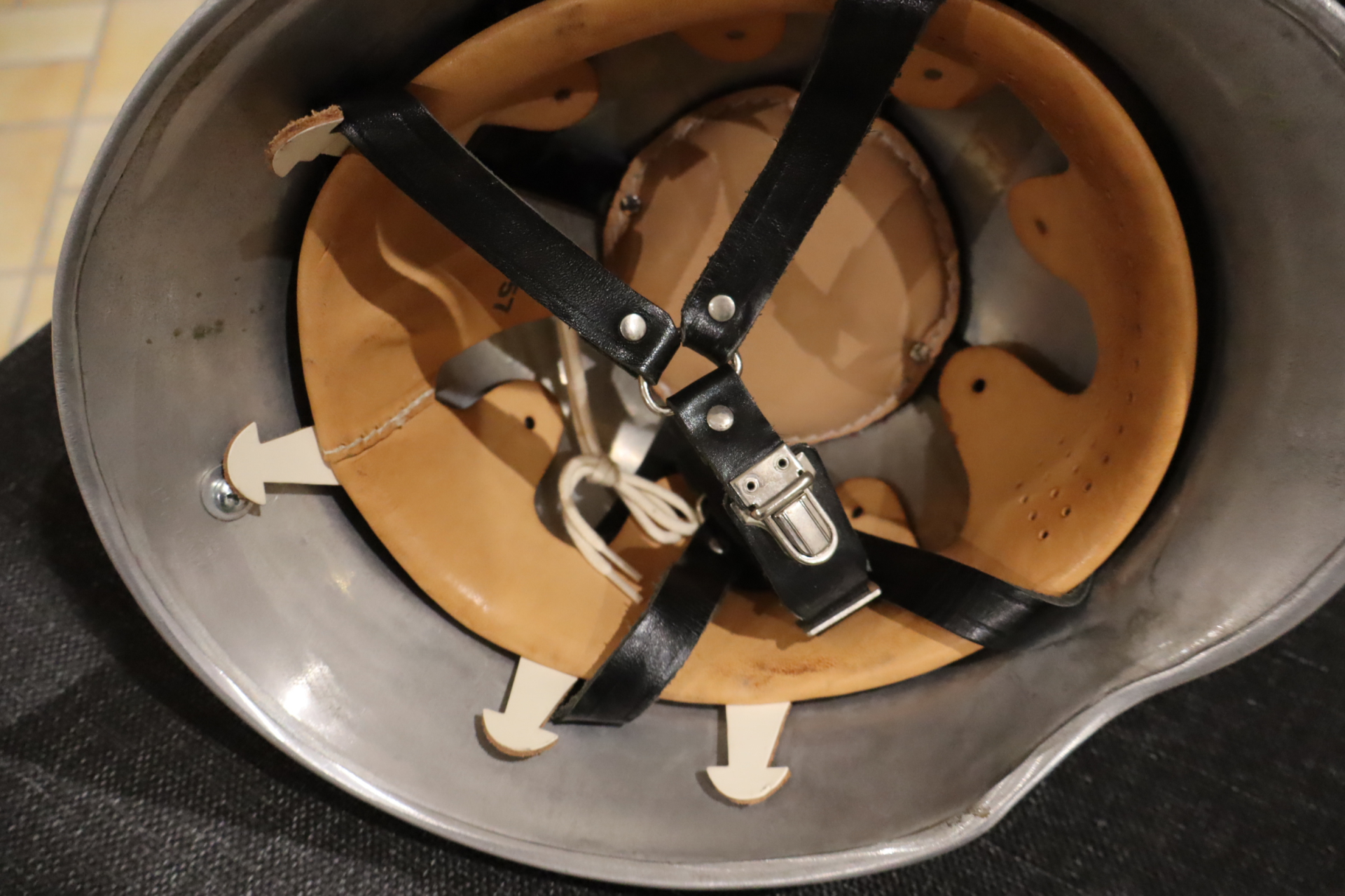 Paradehelm Feuerwehrhauptmann neuwertig – Bild 3