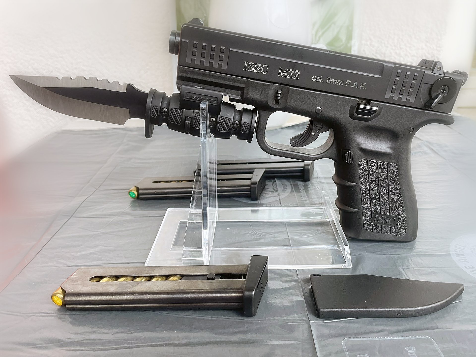 ISSC M22-9 wie "Glock 19" 9mm P.A.K. brüniert mit original KA-BAR Messer – Bild 1