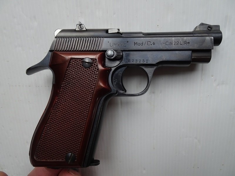 Halbautom. Pistole, UNIQUE, Mod. D6, Kal. .22lr – Bild 1