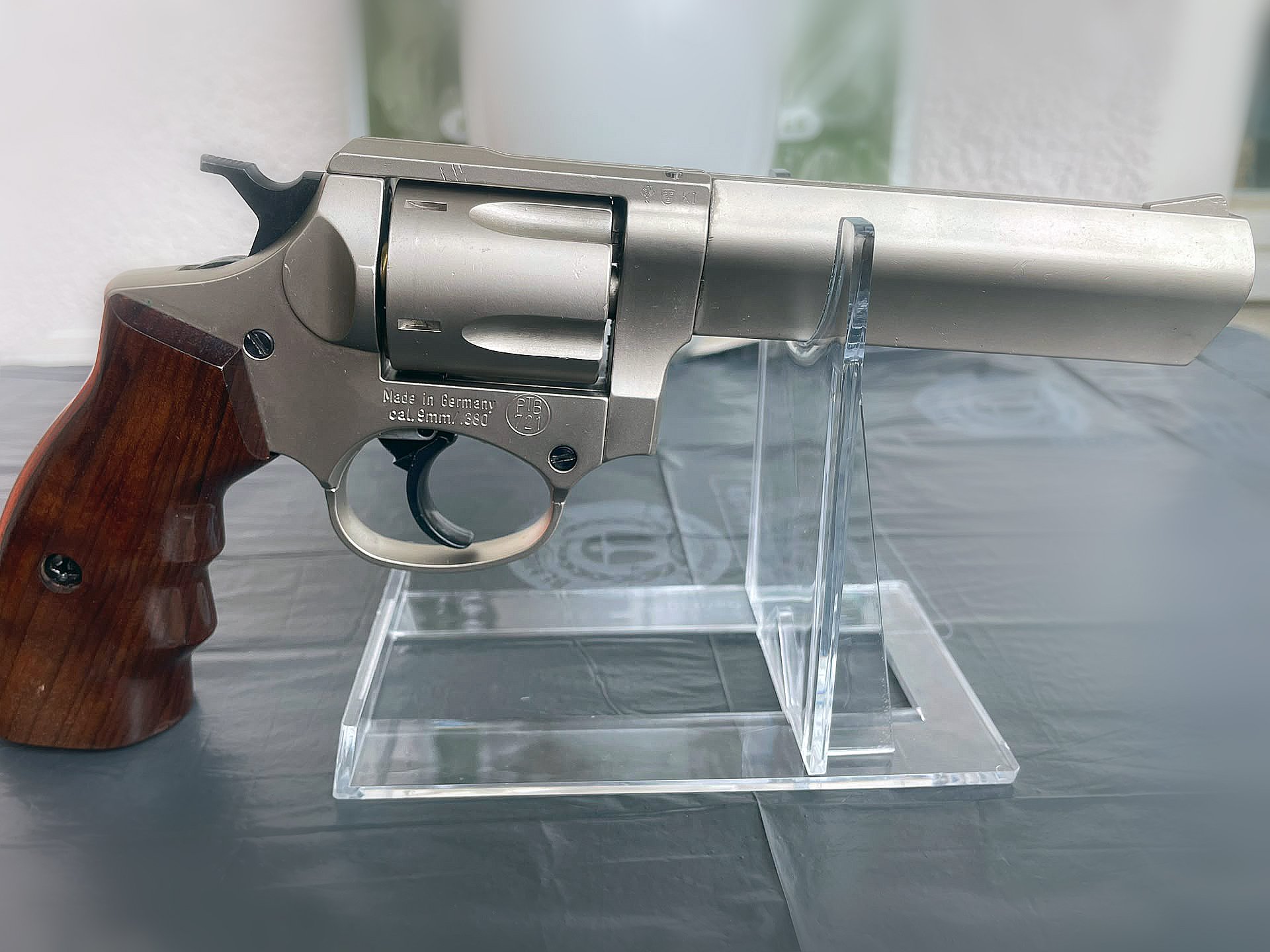 IWG Madlock Revolver Kal. 9mm P.A.K. Nickel wie original "Ruger GP 100" mit Kontur-Holzgriffschalen – Bild 3