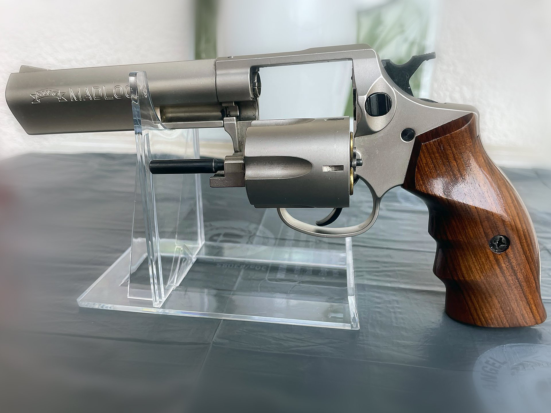 IWG Madlock Revolver Kal. 9mm P.A.K. Nickel wie original "Ruger GP 100" mit Kontur-Holzgriffschalen – Bild 1