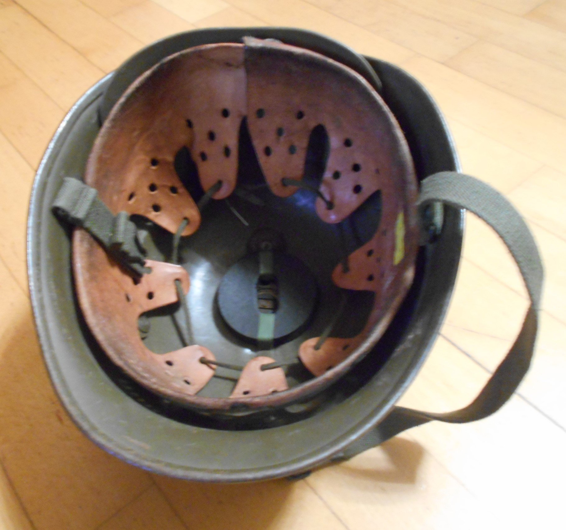 Stahlhelm komplett mit Innenfutter und Kinnriemen BW Bundeswehr alt – Bild 2