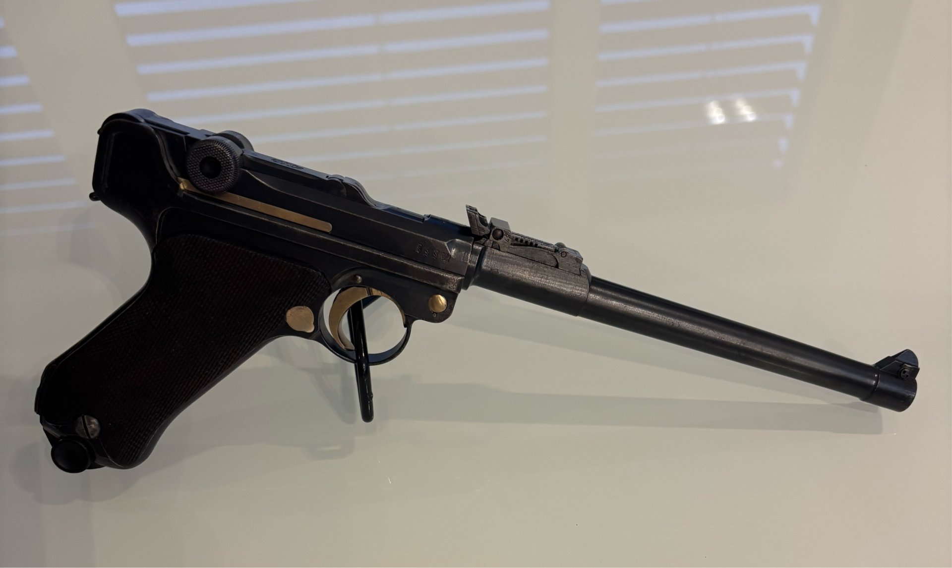 Pistolenhalter / Pistolenständer / Waffenhalter / Waffenständer – Bild 3