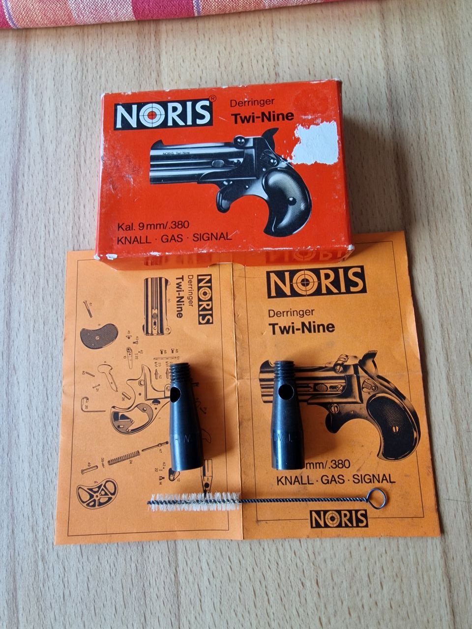 Noris Derringer Twi-Nine 9 mm Zubehör / Abschussbecher / Schachtel – Bild 1