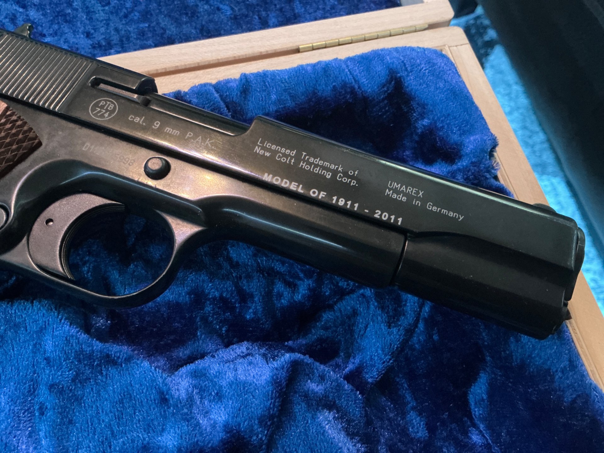COLT ODEL OF 1911- 2011 – Bild 3
