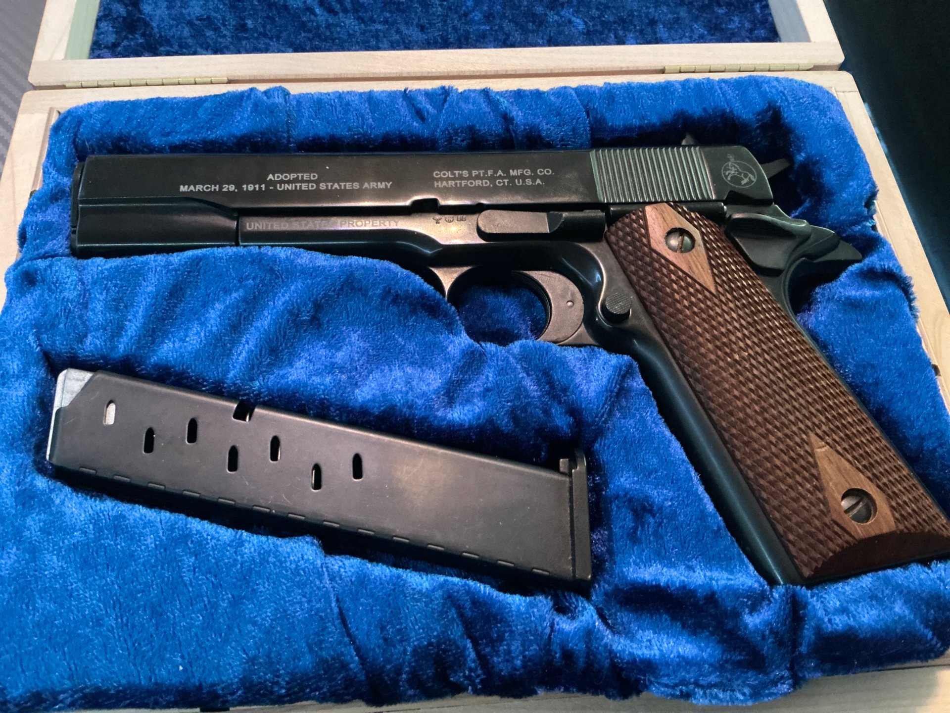 COLT ODEL OF 1911- 2011 – Bild 2