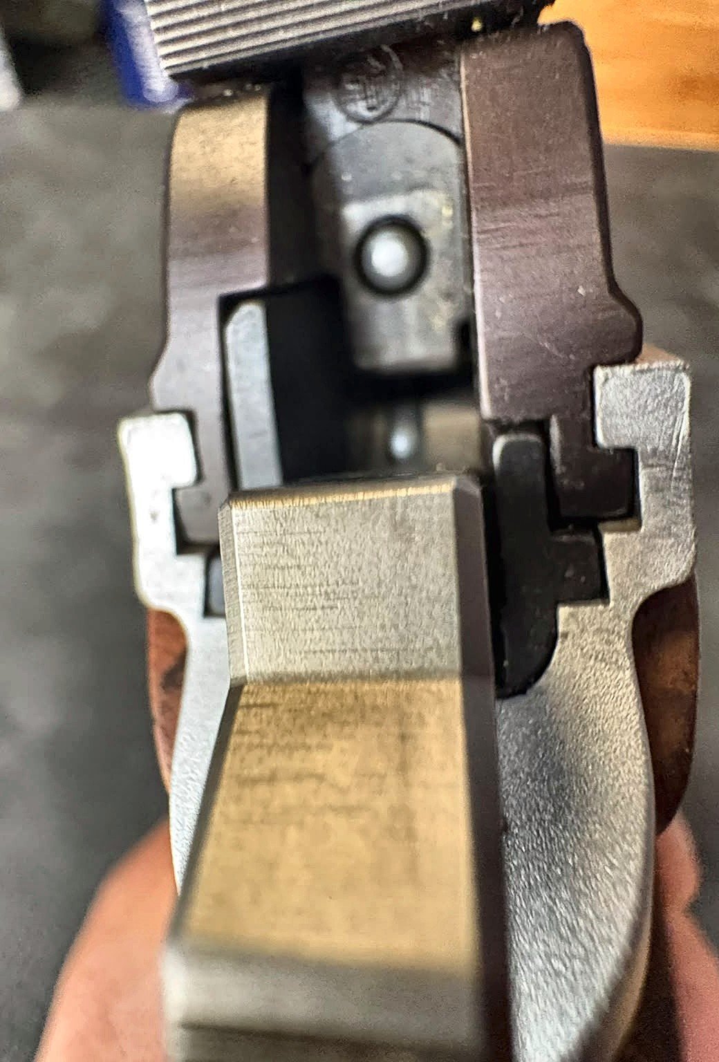 SIG P210-6 Kal. 9mm Luger bicolor – Nill-Matchgriff + Orig.-Griffschalen + 4 Magazine – Bild 7