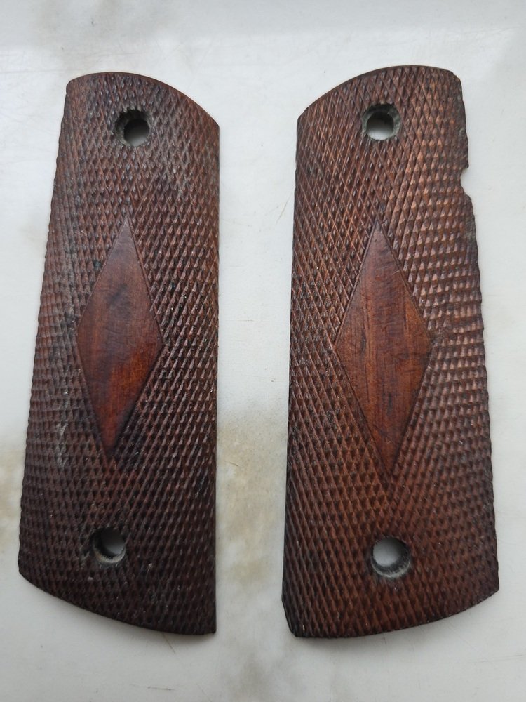 Holzgriffschalen für 1911er und baugleiche Pistolen bzw. Griffstücke – Bild 1