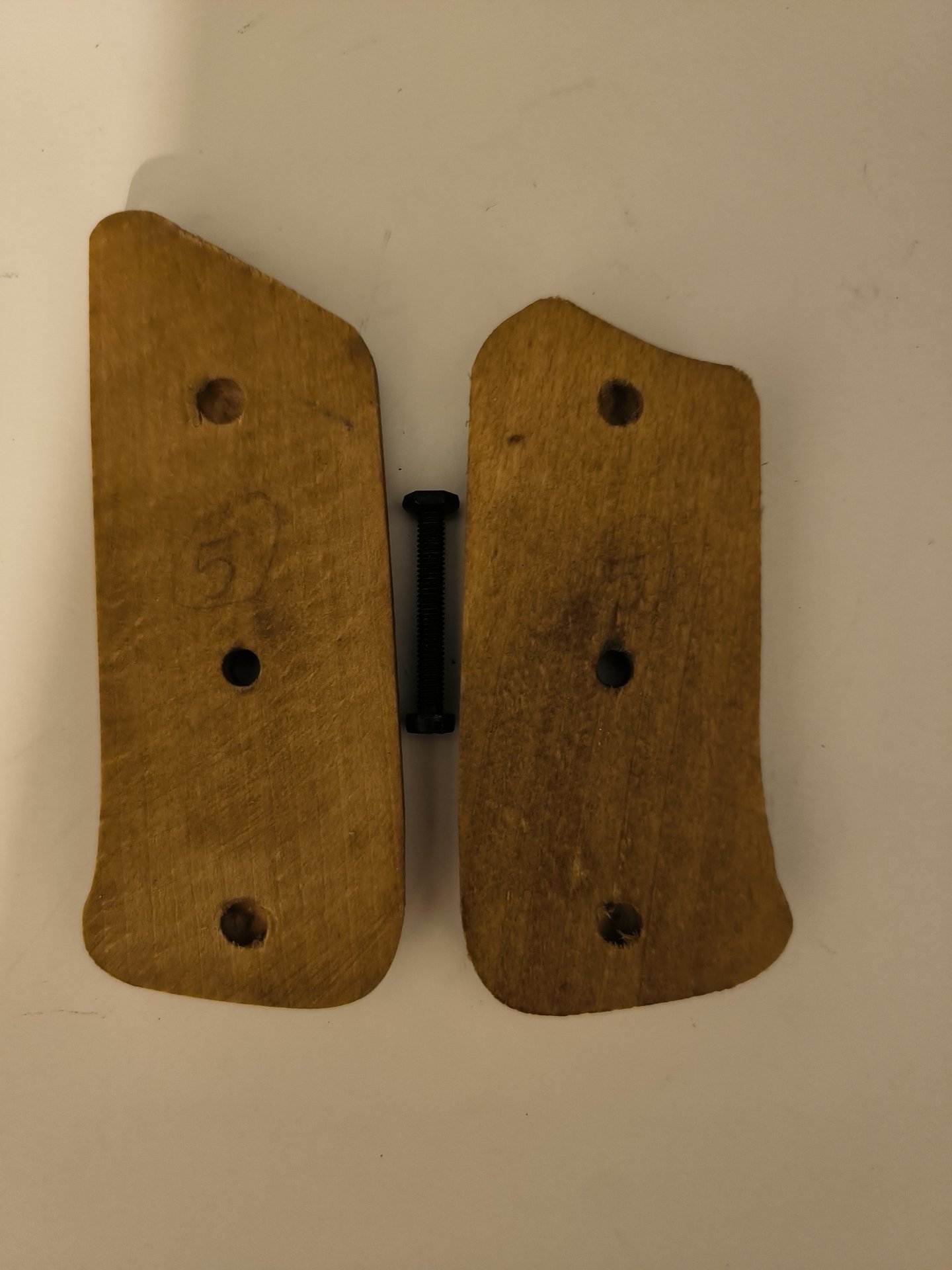 Stg44/Mp44 Griffschalen Holz Repro mit Schraube – Bild 2