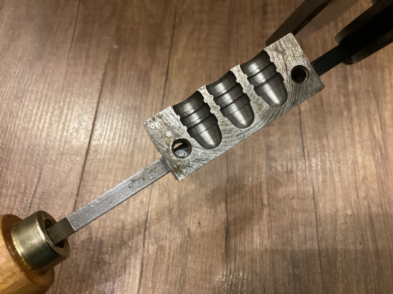 3 - fach 10mm Auto GIEßZANGE / Kokille Dia.404 - 180gr RN mit Scharfrand von Klaus Wich mit Griffen – Bild 2