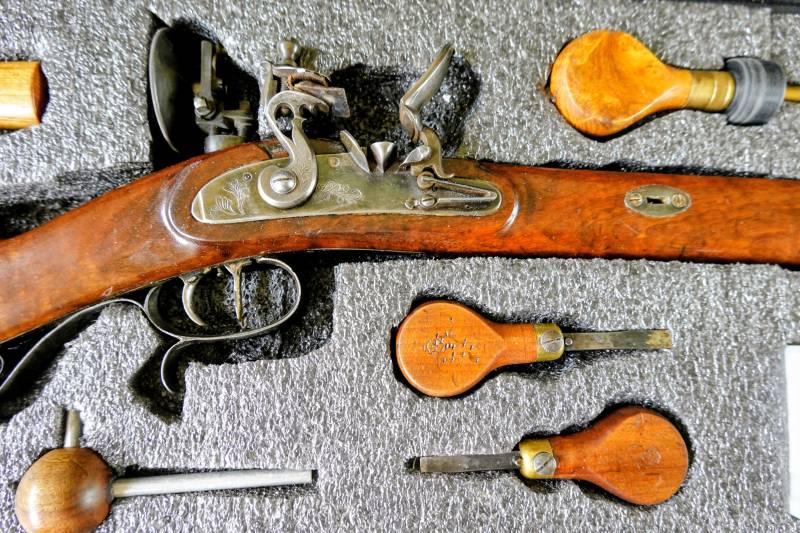 Steinschloßgewehr .45 mit Zubehör und Koffer – bild 2