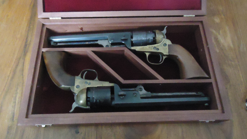 "Holzschatulle" für zwei Vorderladerrevolver (Navy 1851) – Bild 4