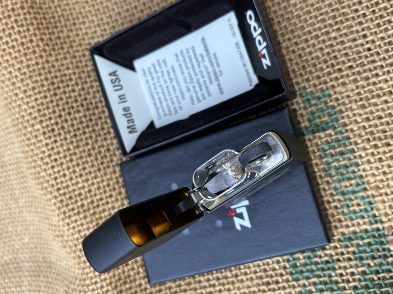 PUMA x KNIFE Solingen Zippo® Limited Edition 2026 – stampa 3