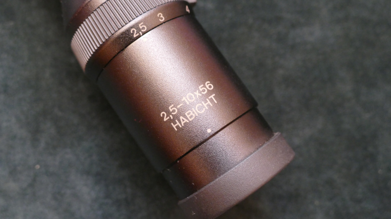 Swarovski Habicht 2,5-10x56 mit Leuchtabsehen und Montageteilen – Bild 2