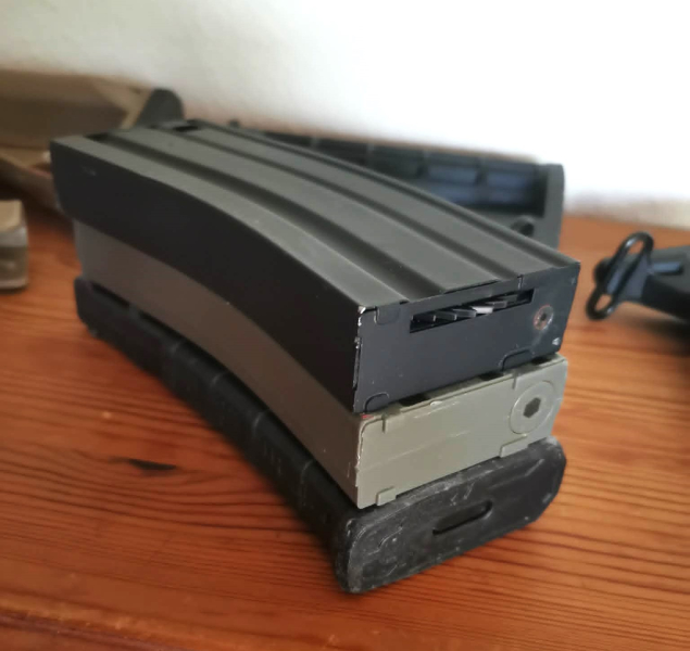 Airsoft Konvolut M4 M16 Buttstock Magazine – immagine 3