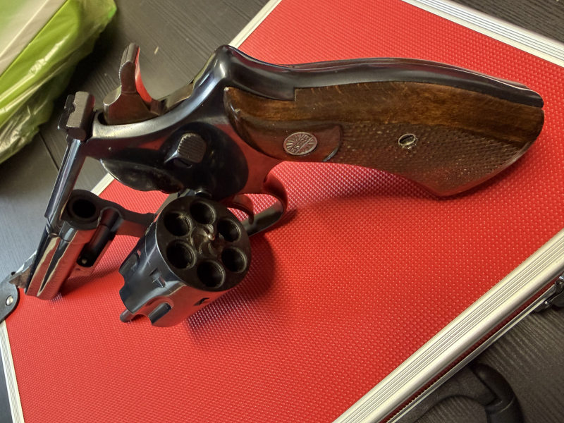 Astra Revolver Kaliber .357 Magnum – 4 Zoll Lauf – Neuwertiger Zustand – Bild 3