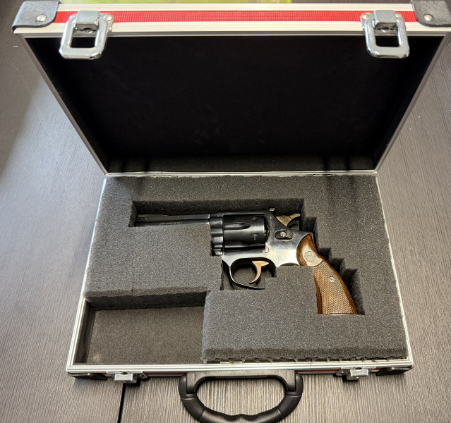 Astra Revolver Kaliber .357 Magnum – 4 Zoll Lauf – Neuwertiger Zustand – Bild 4