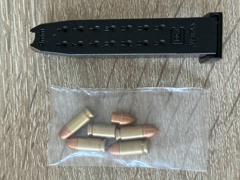 Modelgun Glock 17 Gen 5, Maßstab 1:2 NEU mit Dummypatronen, Federset und Case – slika 6
