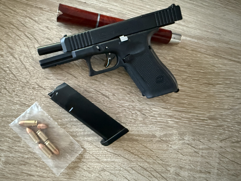Modelgun Glock 17 Gen 5, Maßstab 1:2 NEU mit Dummypatronen, Federset und Case – slika 4