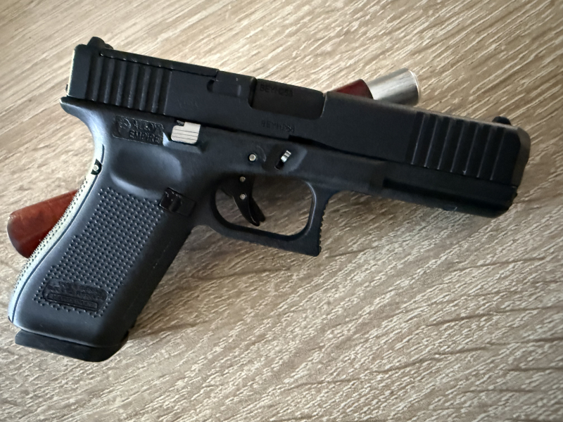 Modelgun Glock 17 Gen 5, Maßstab 1:2 NEU mit Dummypatronen, Federset und Case – slika 2