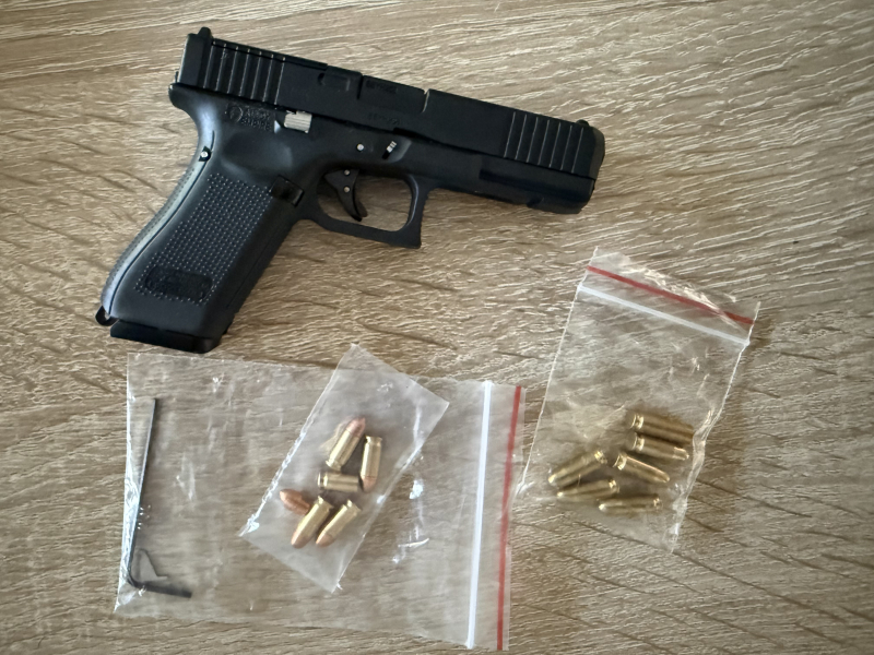 Modelgun Glock 17 Gen 5, Maßstab 1:2 NEU mit Dummypatronen, Federset und Case – slika 5