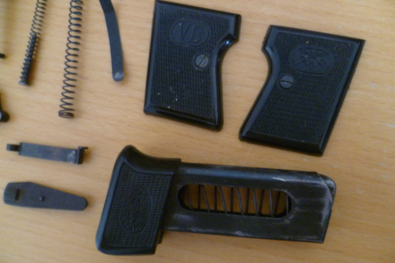 Konvolut freie Ersatzteile und Magazin Bernadelli Mod. 68 – Bild 3