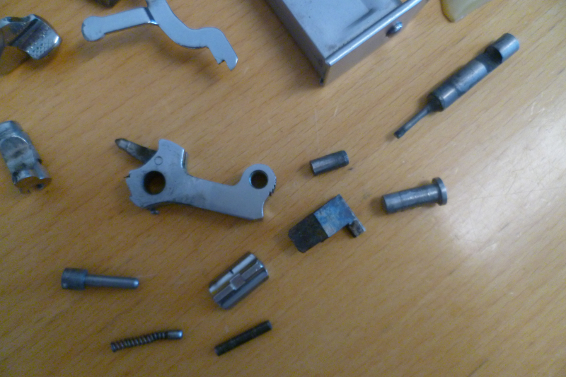 Konvolut freie Ersatzteile und Magazin Star Lancer .22lr. – Bild 4