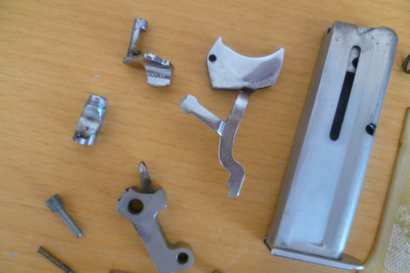 Konvolut freie Ersatzteile und Magazin Star Lancer .22lr. – Bild 2
