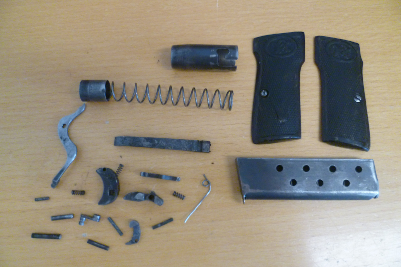 Konvolut freie Ersatzteile und Magazin Walther Modell 4 7,65 mm – Bild 1